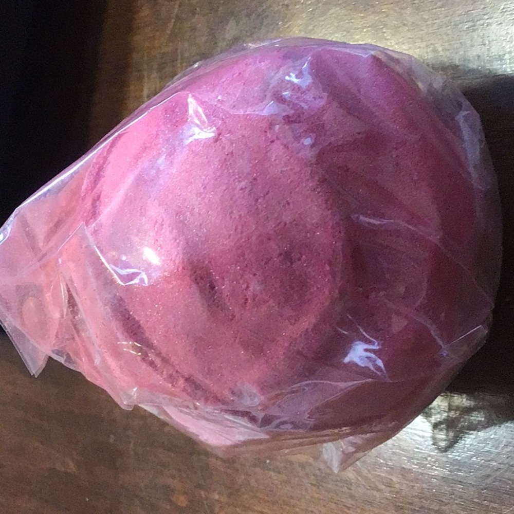 Lush pink bath bomb 7 oz new package